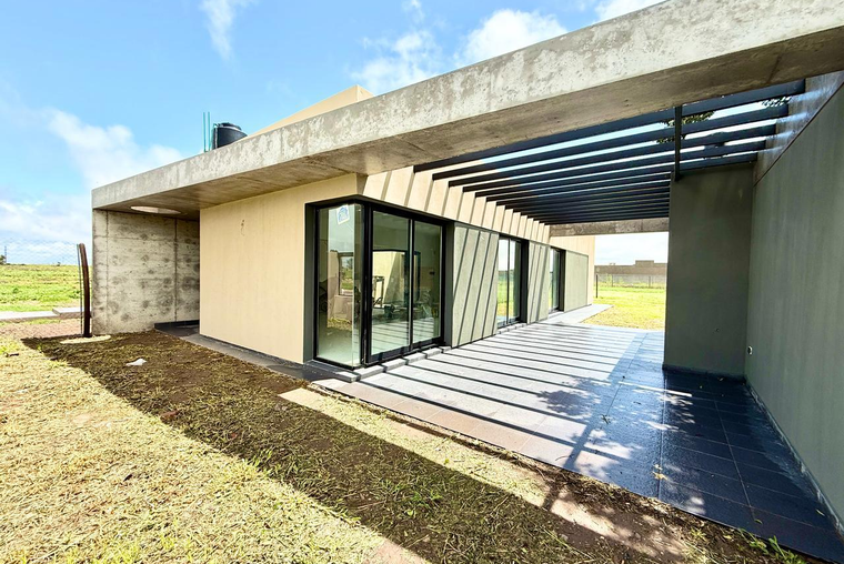 CASA DE DOS DORMITORIOS VENTA FORESTACION PLANIFICADA PUEBLO ESTHER