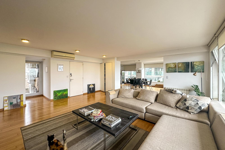 Departamento de 3 dormitorios con 2 cocheras y vista al río