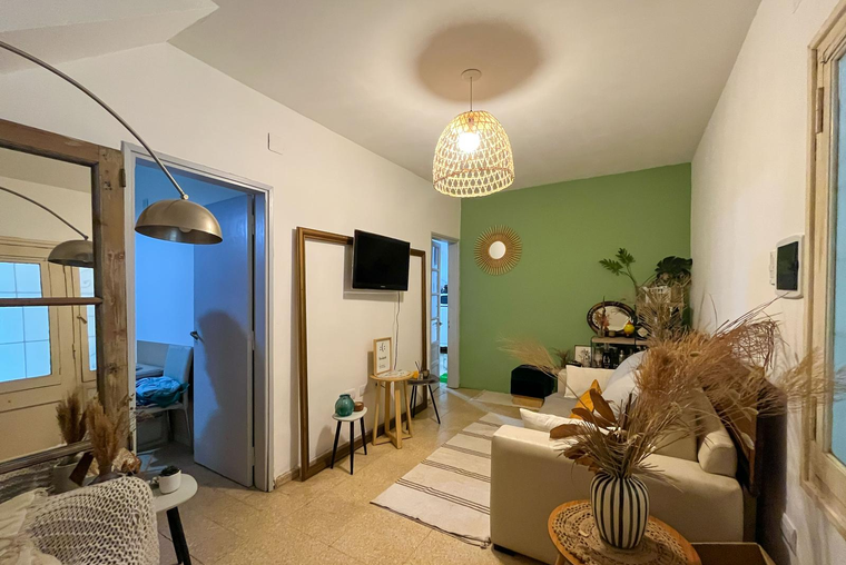 Casa en PB con 3 dormitorios, cochera, patio y terraza exclusiva