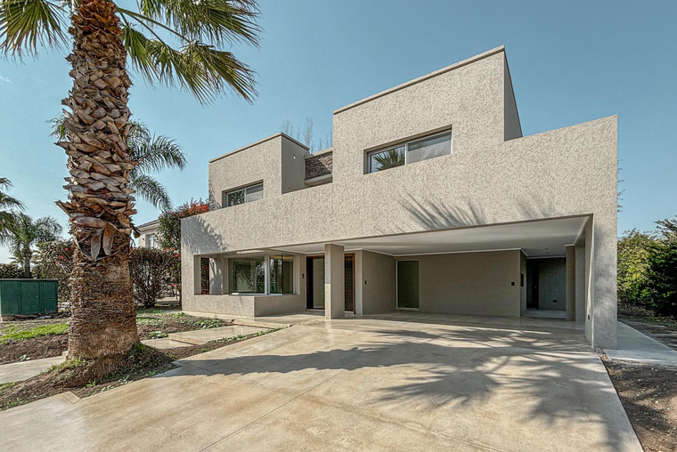 Casa de 3 dormitorios a estrenar con gran jardín, galería y parrillero