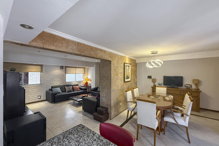 Departamento de 3 dormitorios de piso exclusivo sobre Av. Pellegrini