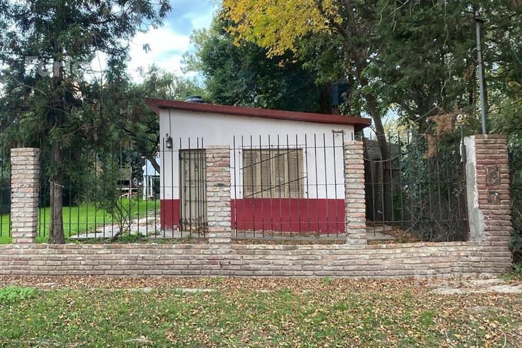 Arana 1591. Terreno: 548 metros cuadrados. Superficie cubierta: 42 metros cuadrados.