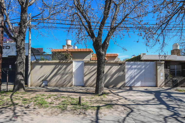 Casa de 2 dormitorios en venta con pileta y quincho en Fisherton Rosario