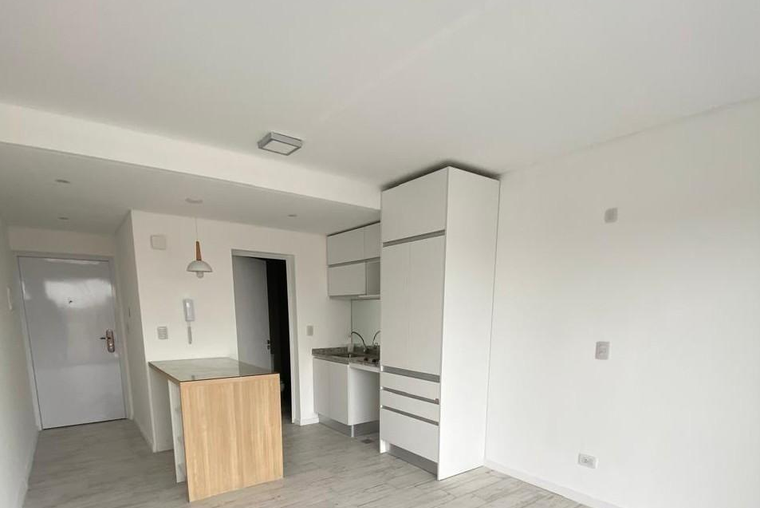 ALQUILER MODERNO MONOAMBIENTE  CON BALCON Y AMENITIES EN CALLE PELLEGRINI- ROSARIO