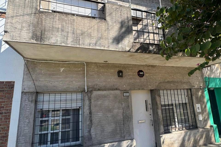 VIRASORO 2800. 2 plantas. Amplia cocina comedor. Patio terraza. Quincho. Lavadero.