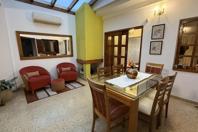 CASA DE DOS PLANTAS Y 3 DORMITORIOS  VENTA TERRAZA CON PARRILLERO ECHESORTU ROSARIO