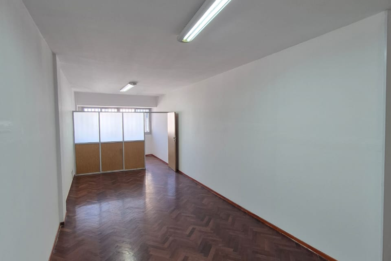 ALQUILER OFICINA. CORRIENTES 653.