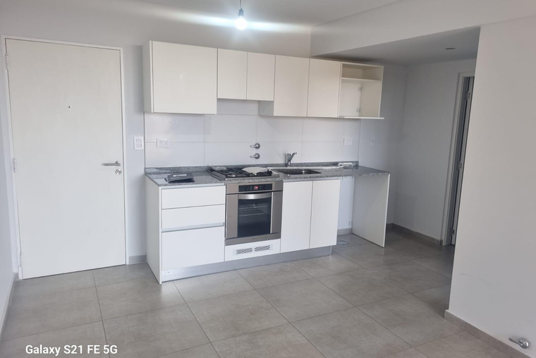 27 DE FEBRERO Y BUENOS AIRES. Estrenar, externo con balcón corrido, amenities, 42 m2.