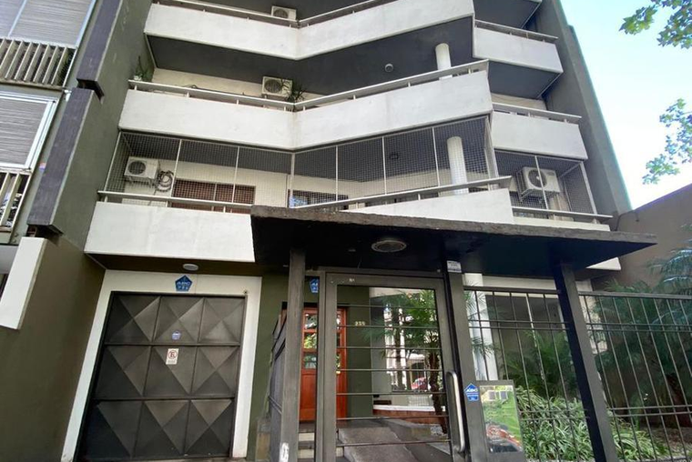 Bv. Oroño 200 - 9º Piso. Balcón. Contrafrente. Amplio living comedor. Cocina independiente. 50 m2.