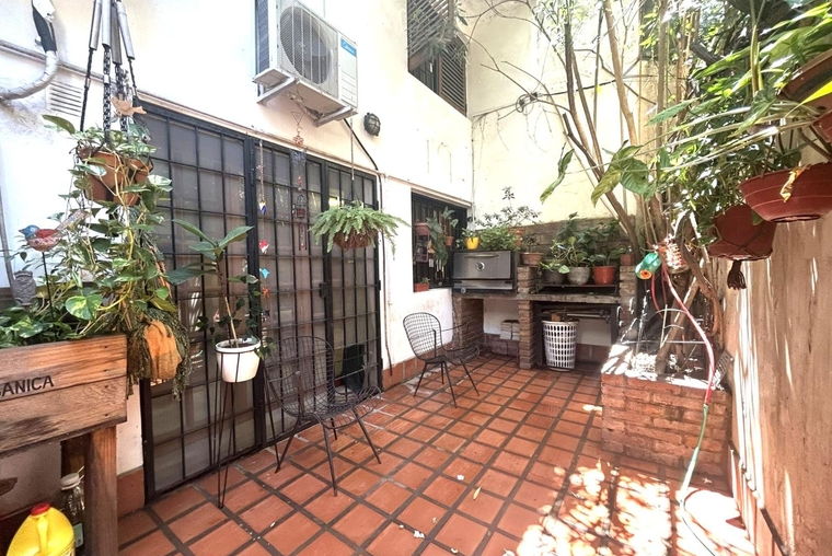 MONTEVIDEO   1751   - CASA 2 DORMITORIOS  CON PATIO Y TERRAZA -