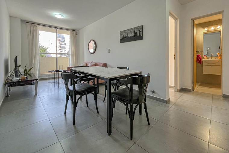 Departamento de 1 dormitorio con balcón y amenities en el Centro