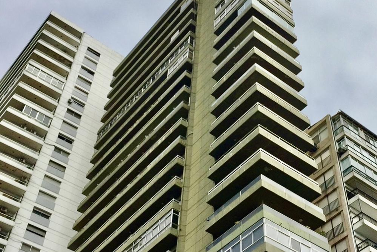 1 DE MAYO 900. LA MEJOR VISTA AL RIO. Amplio. Balcones. Suite. Cocheras. Excelente.