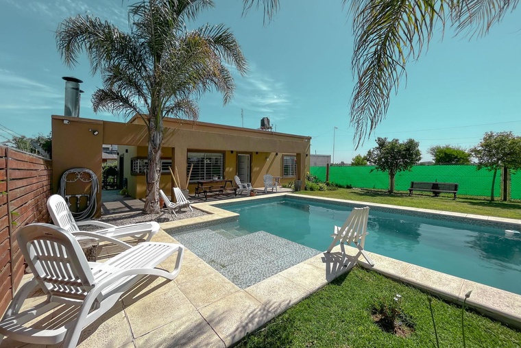 Casa de 2 dormitorios con jardín y pileta, Funes Town