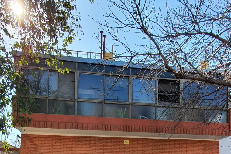 Juan José Paso 6600. Rebajado. Zona comercial. Depósito. Amplio. Reciclar PB. Casa en PA.