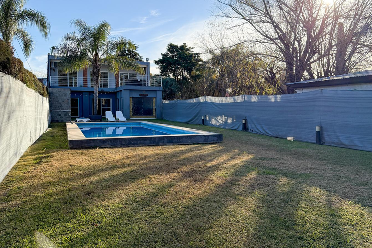 CASA DE 3 DORMITORIOS VENTA JARDIN CON PILETA EXCLUSIVA FUNES ROSARIO