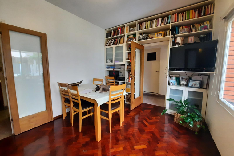 Departamento 2 dormitorios interno con balcón 1er piso escalera