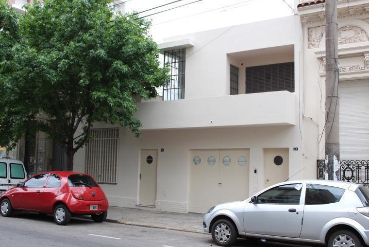 ATENCION. Ov. LAGOS - CORDOBA. RETASADO. (10,39 x 35,50). Casa al frente y 2 departamentos pasillo.