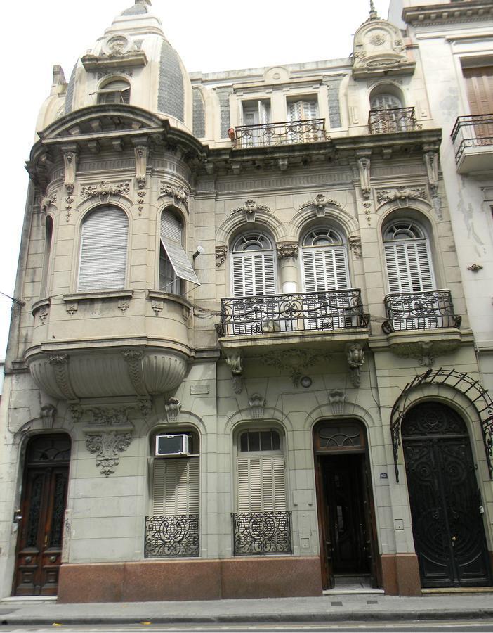 ALQUILADA. IDEAL CONSULTORIOS. Buenos Aires 1000. Hermosa fachada. Hall. Habitaciones. Cocina. Baños